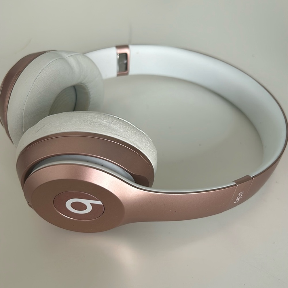 Beats Solo 3 headphones pink - hardly used